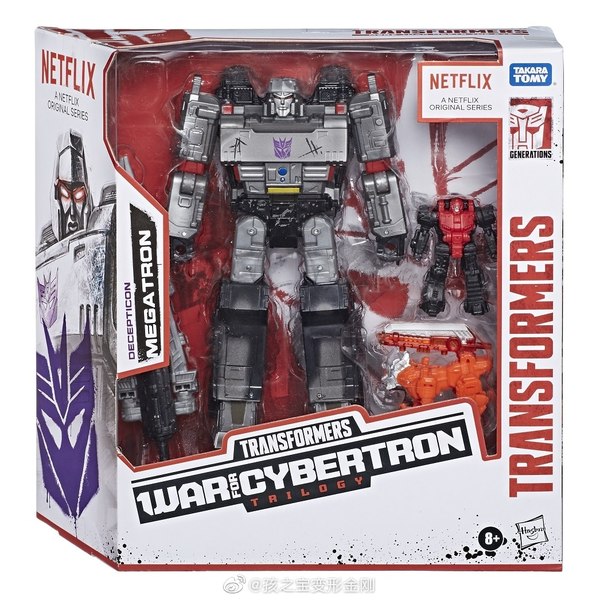 Netflix Megatron With Battlemasters Lionizer & Pinpointer In Hand Images Of WalMart Exclusive Set  (10 of 10)